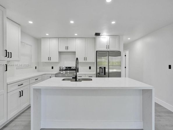 1628 NE 7th Ave, Fort Lauderdale FL 33305
