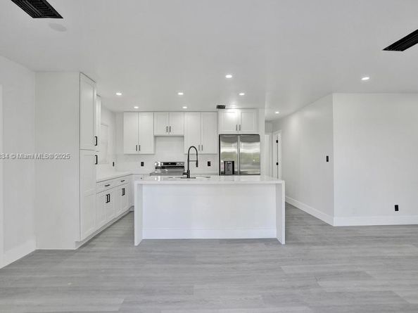1628 NE 7th Ave, Fort Lauderdale FL 33305