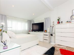 7549 Adventure Ave, North Bay Village FL 33141