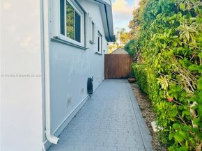 7549 Adventure Ave, North Bay Village FL 33141