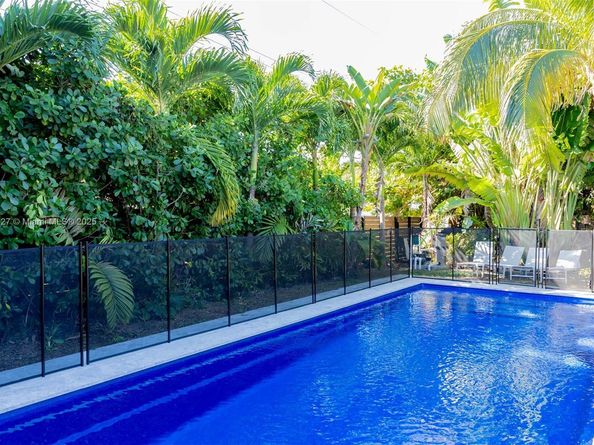 2510 NE 207th Ter, Miami FL 33180