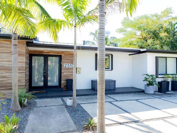 2510 NE 207th Ter, Miami FL 33180