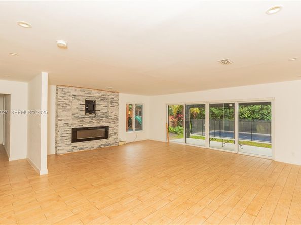 2510 NE 207th Ter, Miami FL 33180