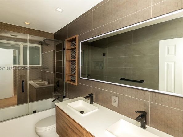 2510 NE 207th Ter, Miami FL 33180