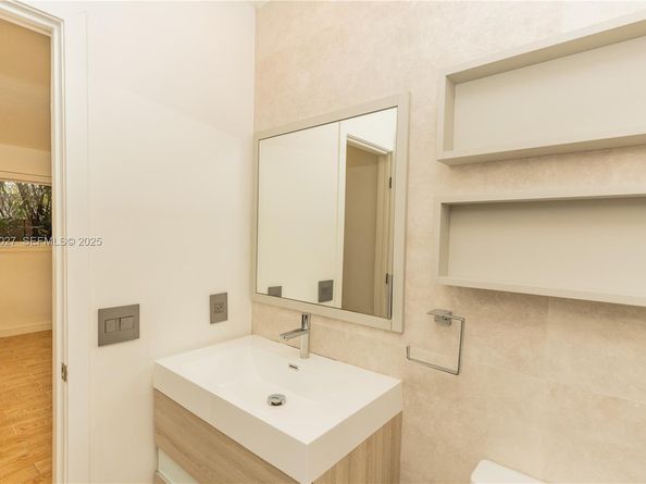 2510 NE 207th Ter, Miami FL 33180