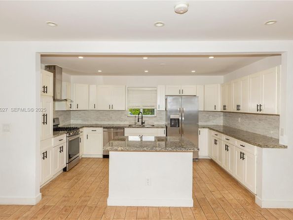 2510 NE 207th Ter, Miami FL 33180