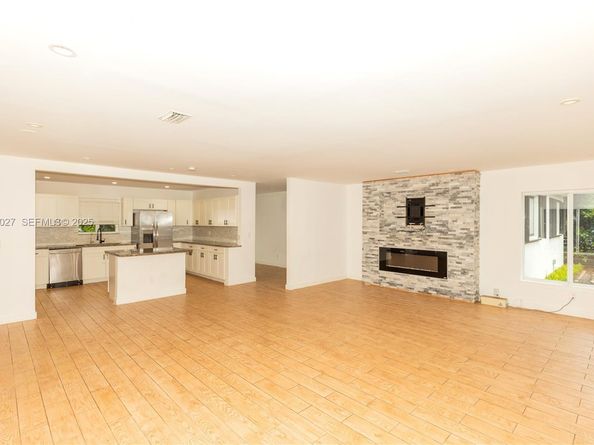 2510 NE 207th Ter, Miami FL 33180