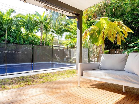 2510 NE 207th Ter, Miami FL 33180