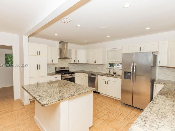 2510 NE 207th Ter, Miami FL 33180