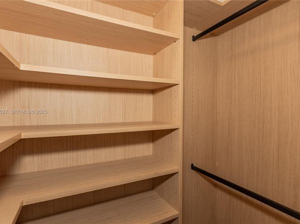 2510 NE 207th Ter, Miami FL 33180