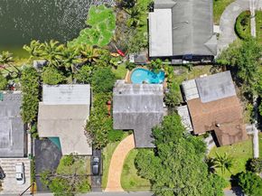 737 SW 2nd Ct, Hallandale Beach FL 33009