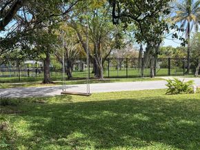 737 SW 2nd Ct, Hallandale Beach FL 33009