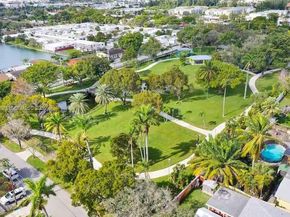 737 SW 2nd Ct, Hallandale Beach FL 33009