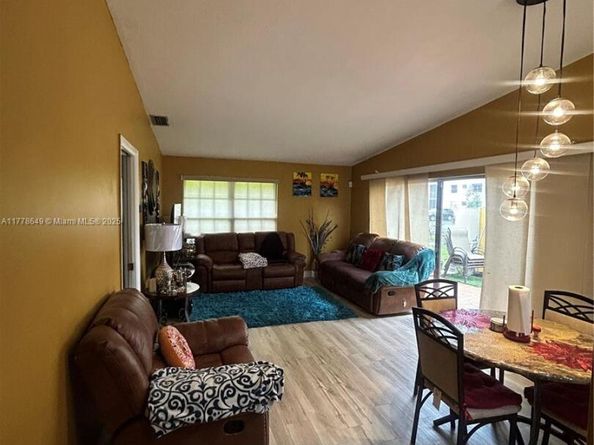 9291 E Fern Ln, Miramar FL 33025