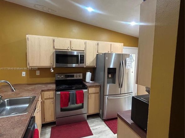 9291 E Fern Ln, Miramar FL 33025