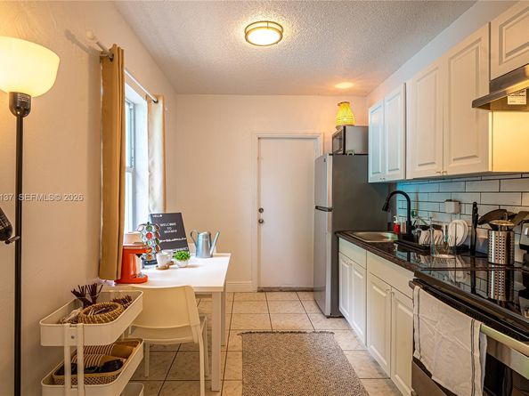 7031 NW 6th Ct, Miami FL 33150