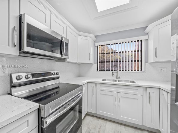 1001 Colony Point Cir 114, Pembroke Pines FL 33026