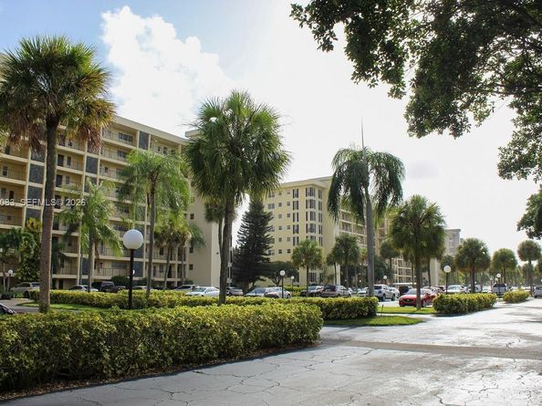 2900 N Palm Aire Dr 108, Pompano Beach FL 33069