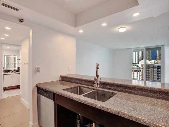 850 N Miami Ave W1810, Miami FL 33136