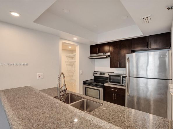 850 N Miami Ave W1810, Miami FL 33136