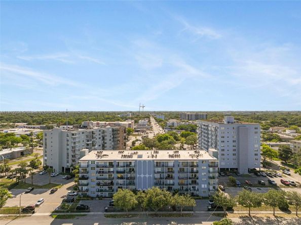 12500 NE 15th Ave 402, North Miami FL 33161