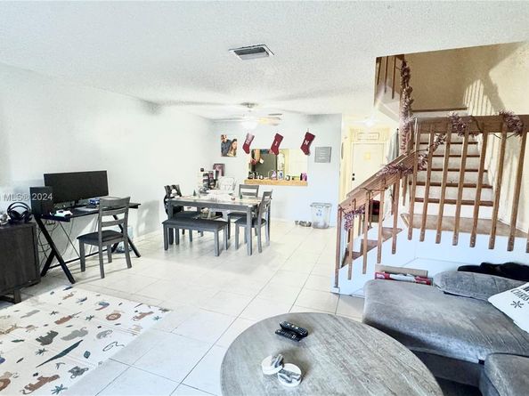 741 NW 105th Ter, Pembroke Pines FL 33026