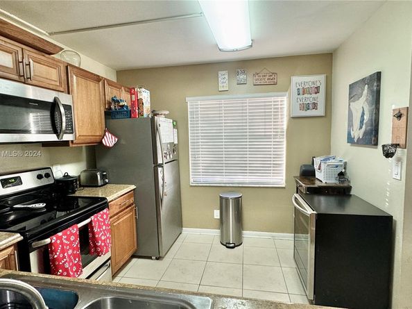 741 NW 105th Ter, Pembroke Pines FL 33026