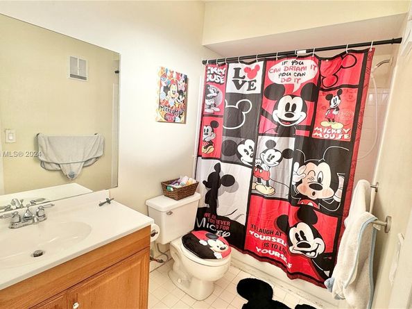741 NW 105th Ter, Pembroke Pines FL 33026