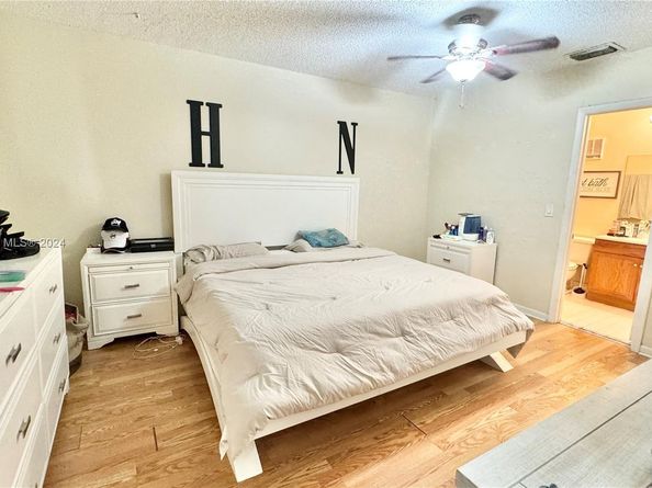 741 NW 105th Ter, Pembroke Pines FL 33026