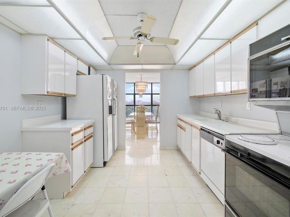 600 Parkview Dr 831, Hallandale Beach FL 33009