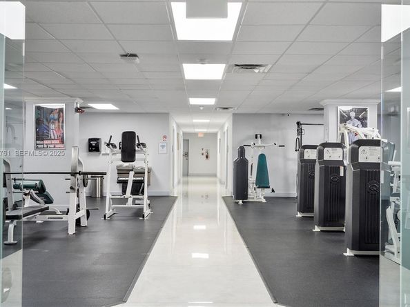 600 Parkview Dr 831, Hallandale Beach FL 33009