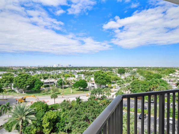 600 Parkview Dr 831, Hallandale Beach FL 33009