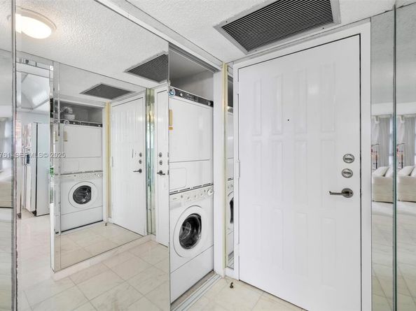 600 Parkview Dr 831, Hallandale Beach FL 33009