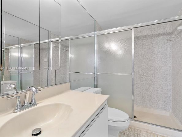 600 Parkview Dr 831, Hallandale Beach FL 33009