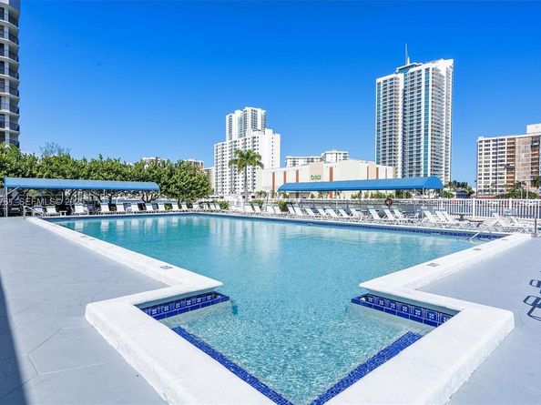 600 Parkview Dr 831, Hallandale Beach FL 33009