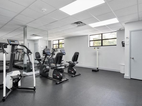 600 Parkview Dr 831, Hallandale Beach FL 33009