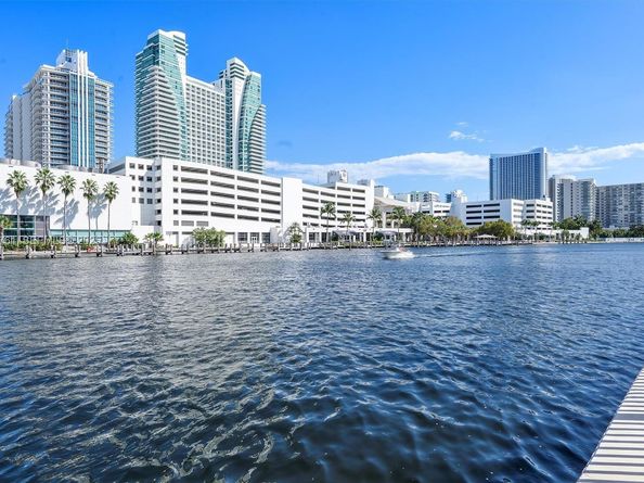 600 Parkview Dr 831, Hallandale Beach FL 33009