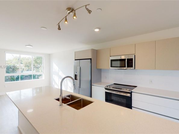 2555 NE 193rd St 2224, Miami FL 33180