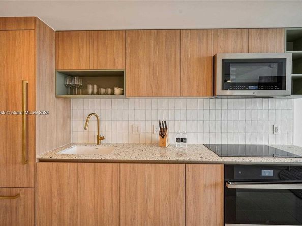 601 NE 1st 4114, Miami FL 33132
