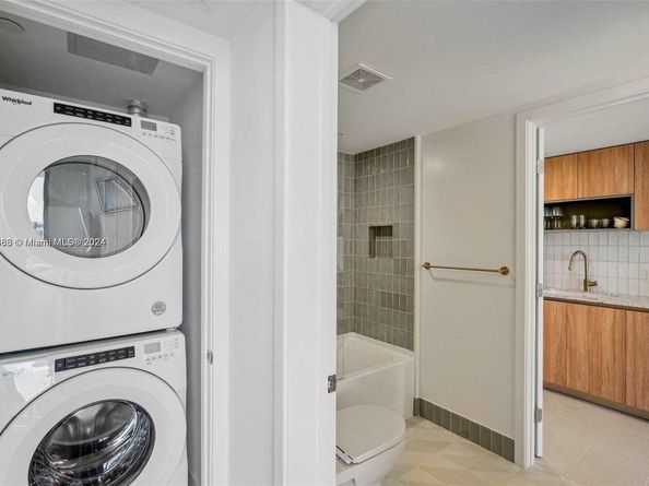 601 NE 1st 4114, Miami FL 33132