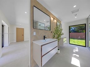 8120 SW 162nd St, Palmetto Bay FL 33157