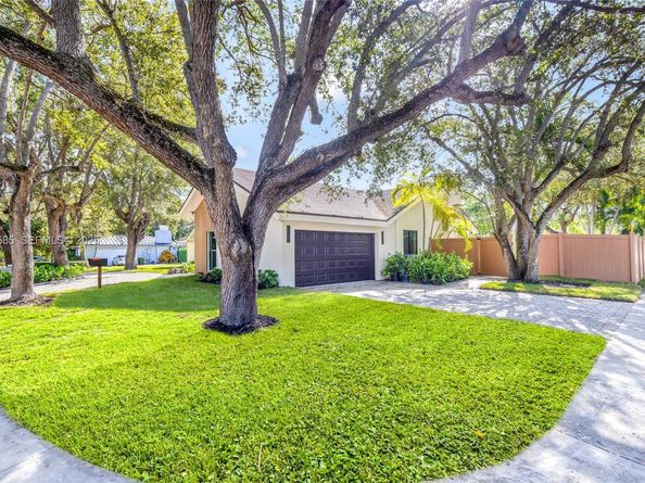 8120 SW 162nd St, Palmetto Bay FL 33157