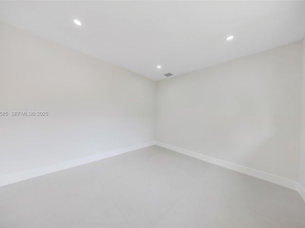 8120 SW 162nd St, Palmetto Bay FL 33157