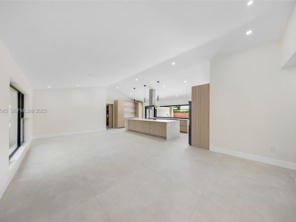 8120 SW 162nd St, Palmetto Bay FL 33157