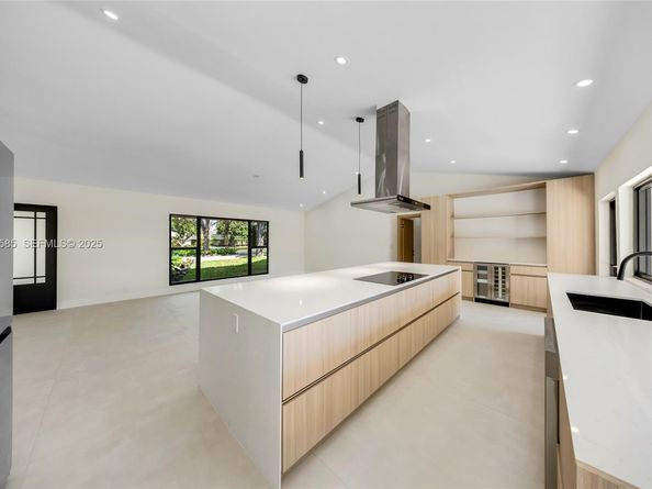 8120 SW 162nd St, Palmetto Bay FL 33157