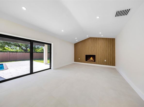 8120 SW 162nd St, Palmetto Bay FL 33157