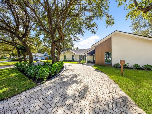 8120 SW 162nd St, Palmetto Bay FL 33157
