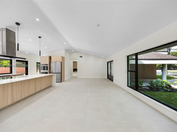 8120 SW 162nd St, Palmetto Bay FL 33157