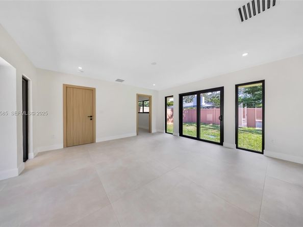 8120 SW 162nd St, Palmetto Bay FL 33157