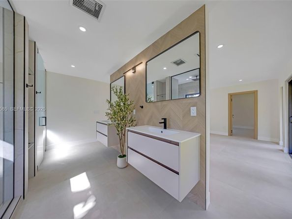 8120 SW 162nd St, Palmetto Bay FL 33157